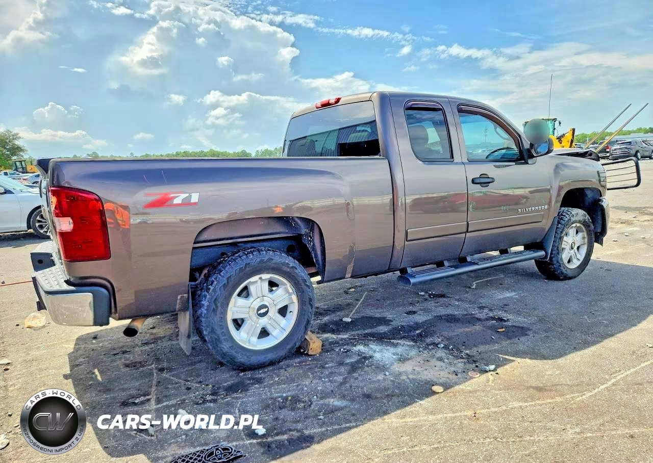 2008 Chevrolet Silverado C1500 VIN:2GCEC19J681128970 - 3