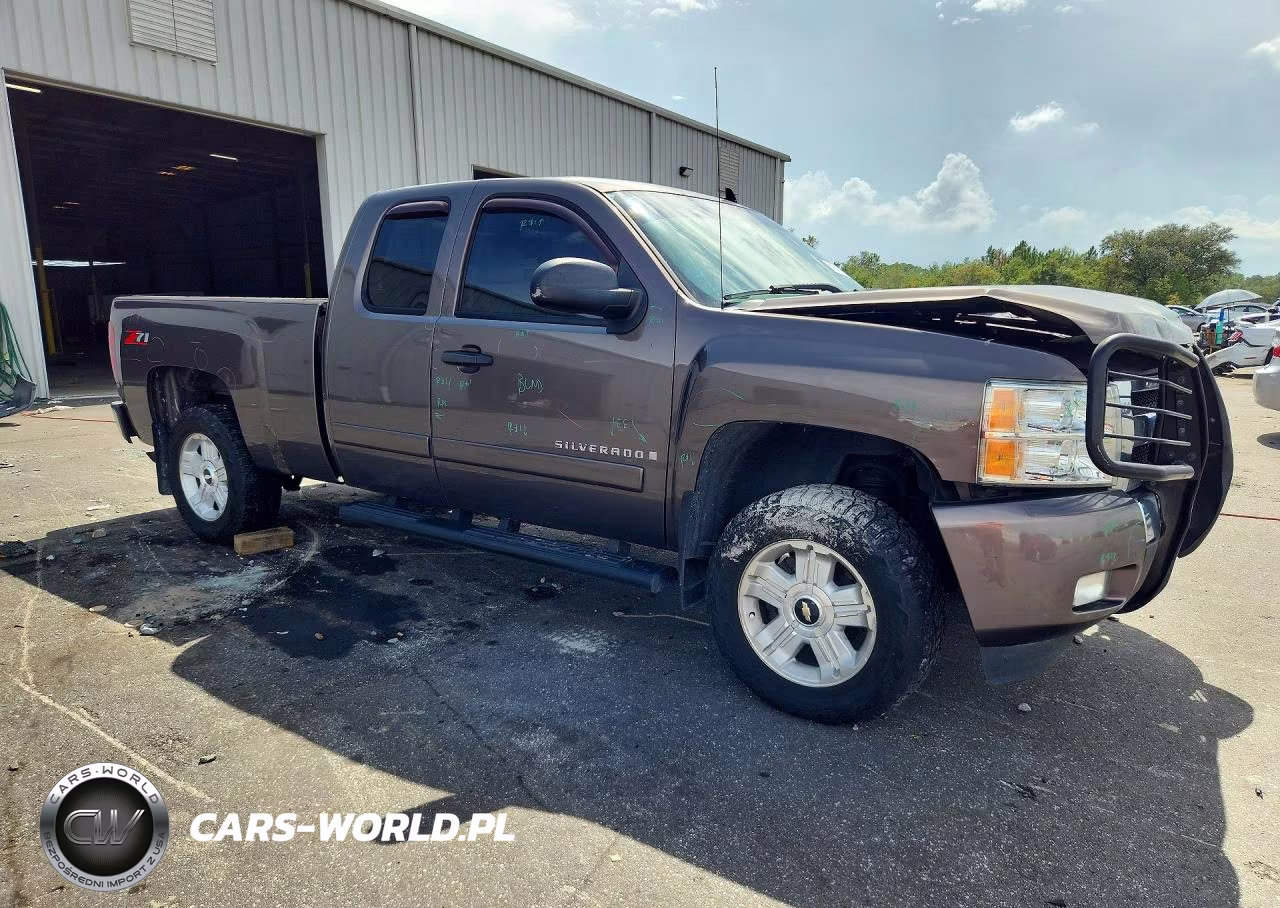 2008 Chevrolet Silverado C1500 VIN:2GCEC19J681128970 - 4