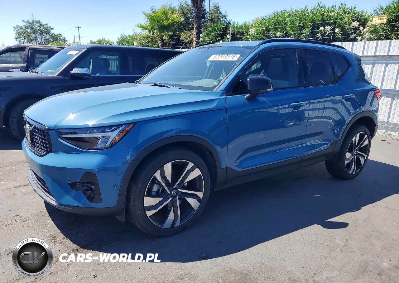 2023 Volvo Xc40 Plus – zdjęcie 1 z 13