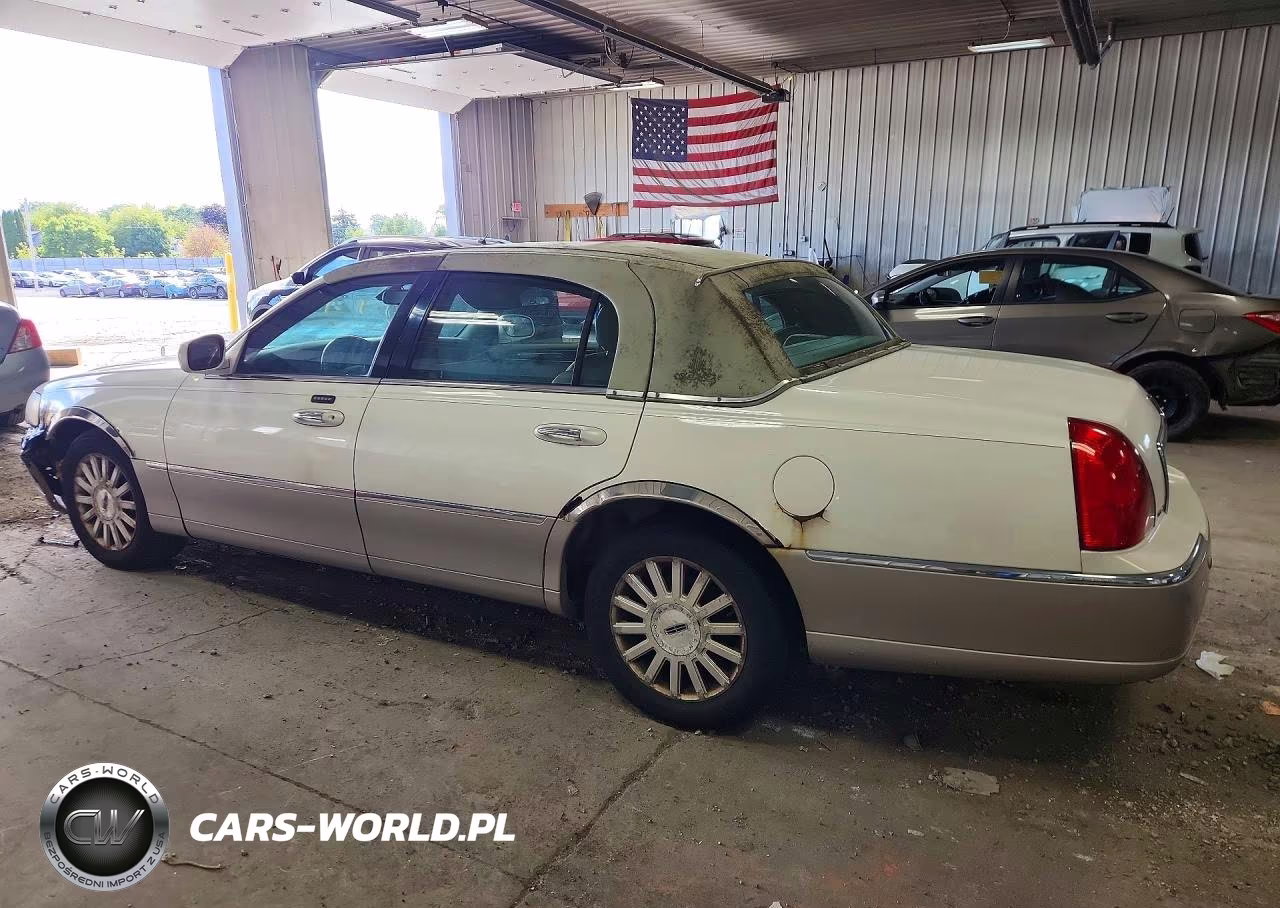 2003 Lincoln Town Car Signature VIN:1LNHM82W53Y620349 - 2