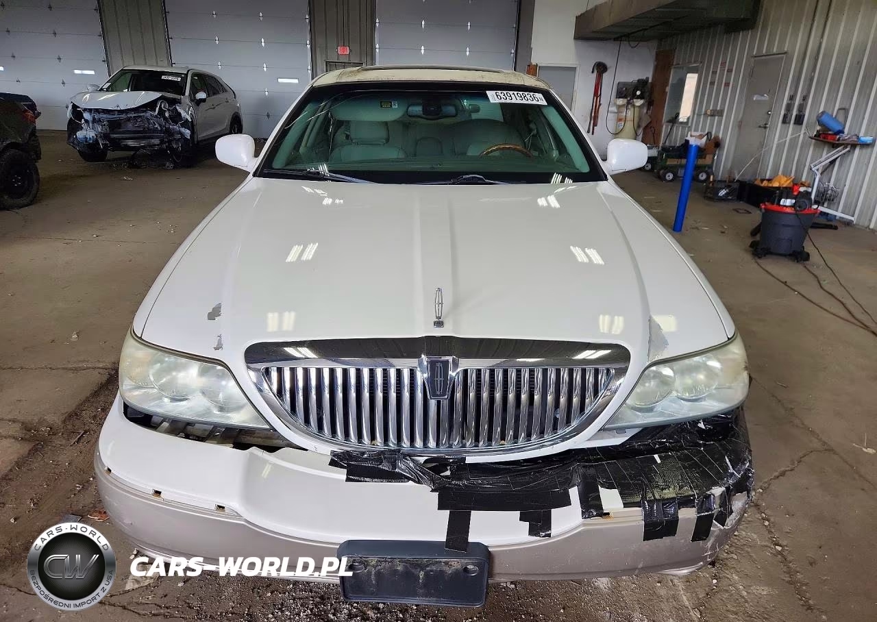 2003 Lincoln Town Car Signature VIN:1LNHM82W53Y620349 - 5