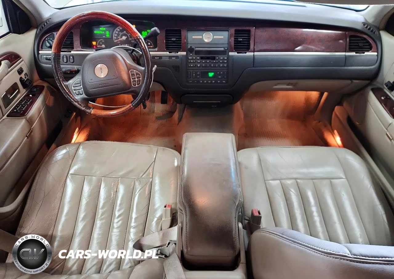 2003 Lincoln Town Car Signature VIN:1LNHM82W53Y620349 - 8