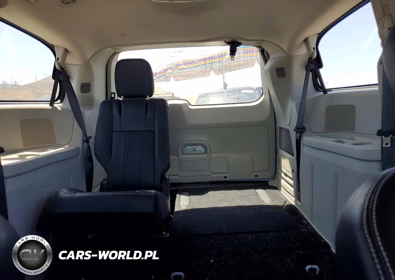 2016 Chrysler Town & Country Touring VIN:2C4RC1BG2GR290577 - 10