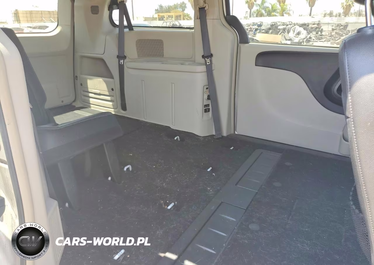 2016 Chrysler Town & Country Touring VIN:2C4RC1BG2GR290577 - 11