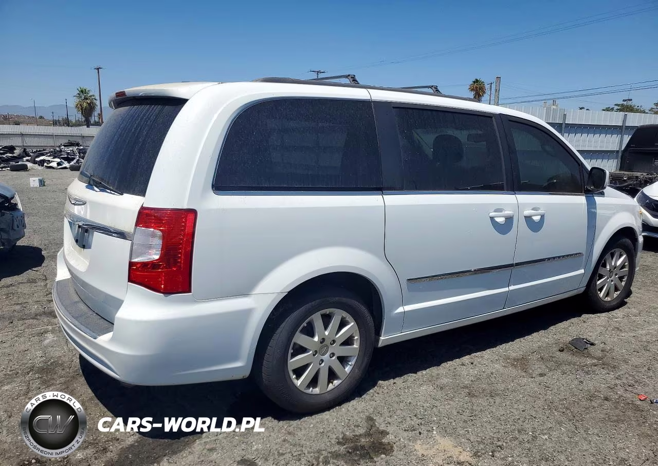 2016 Chrysler Town & Country Touring VIN:2C4RC1BG2GR290577 - 3