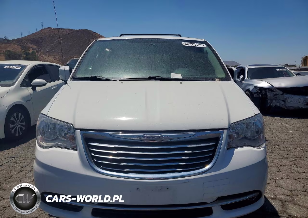 2016 Chrysler Town & Country Touring VIN:2C4RC1BG2GR290577 - 5