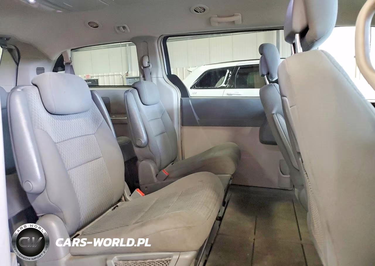 2010 Chrysler Town & Country Touring VIN:2A4RR5D13AR427705 - 11