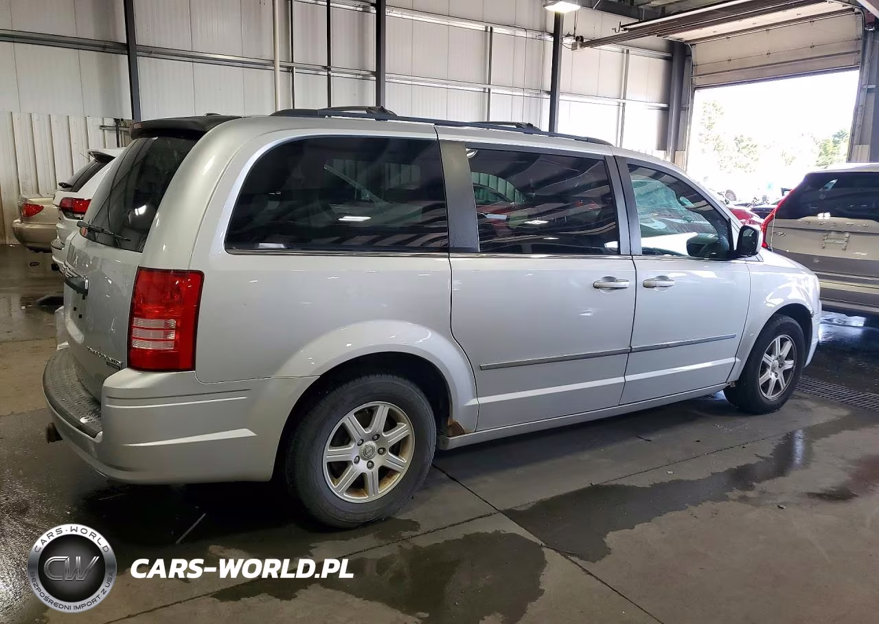 2010 Chrysler Town & Country Touring VIN:2A4RR5D13AR427705 - 3