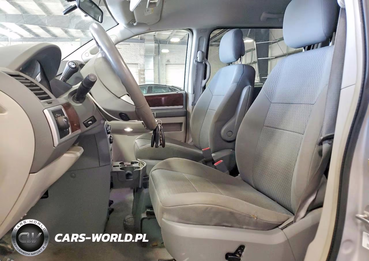 2010 Chrysler Town & Country Touring VIN:2A4RR5D13AR427705 - 7