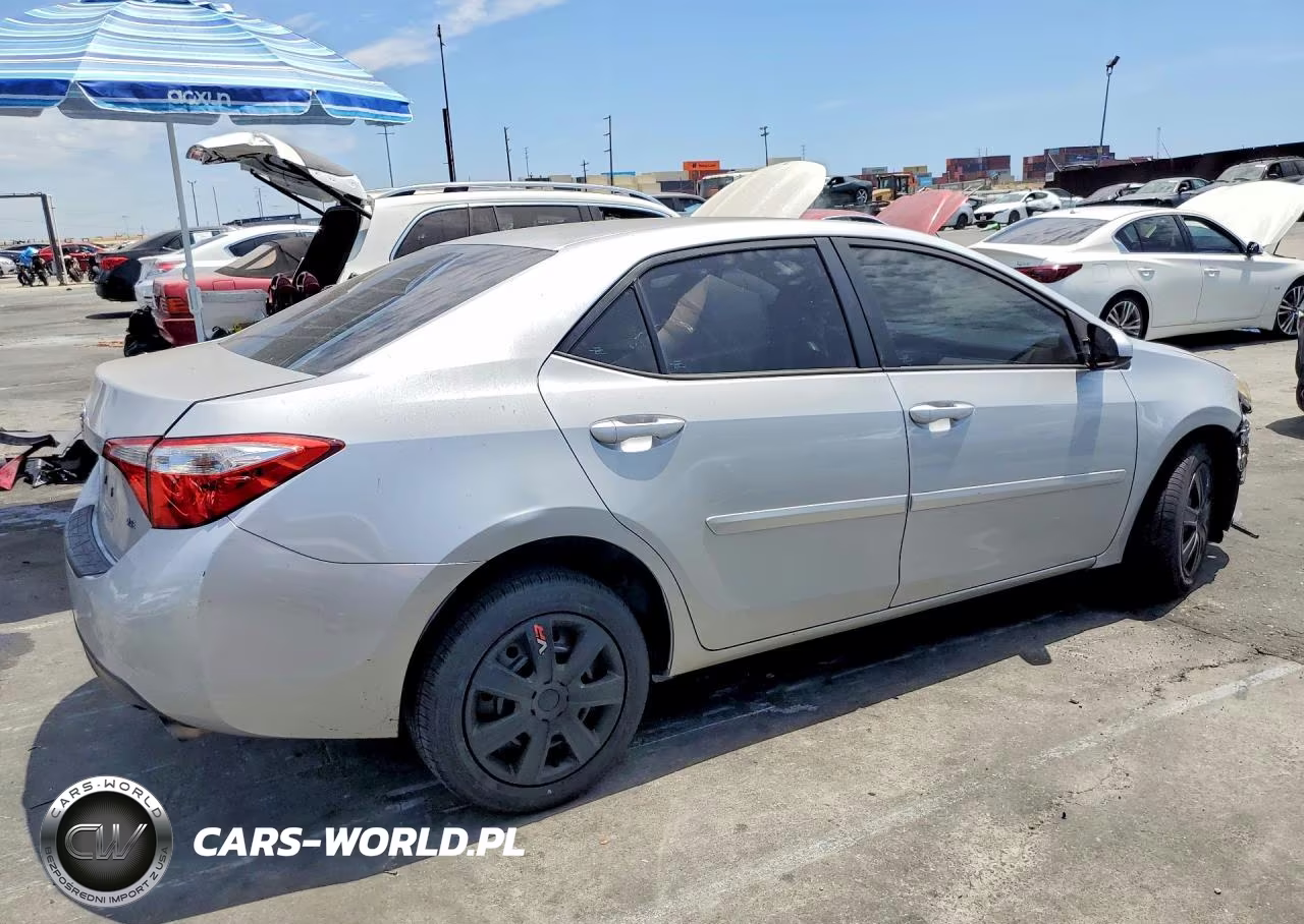 2016 Toyota Corolla Le VIN:5YFBURHE0GP484303 - 3