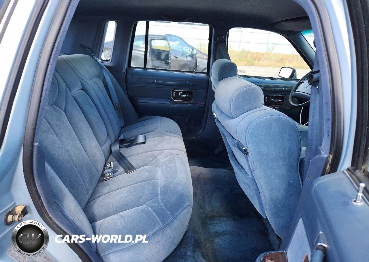 1990 Lincoln Town Car Signature VIN:1LNCM82F4LY804448 - 10