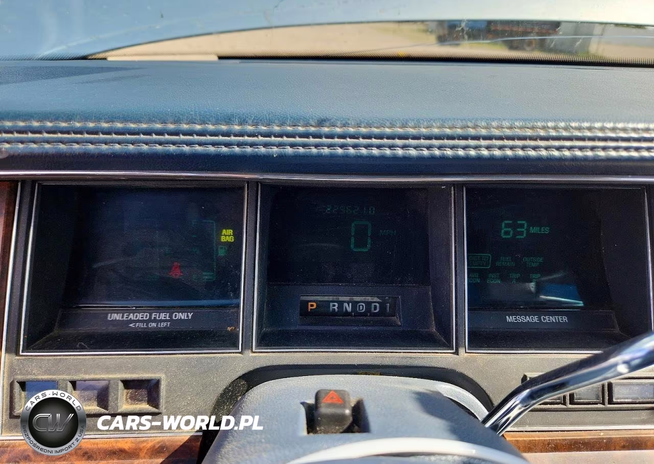 1990 Lincoln Town Car Signature VIN:1LNCM82F4LY804448 - 9