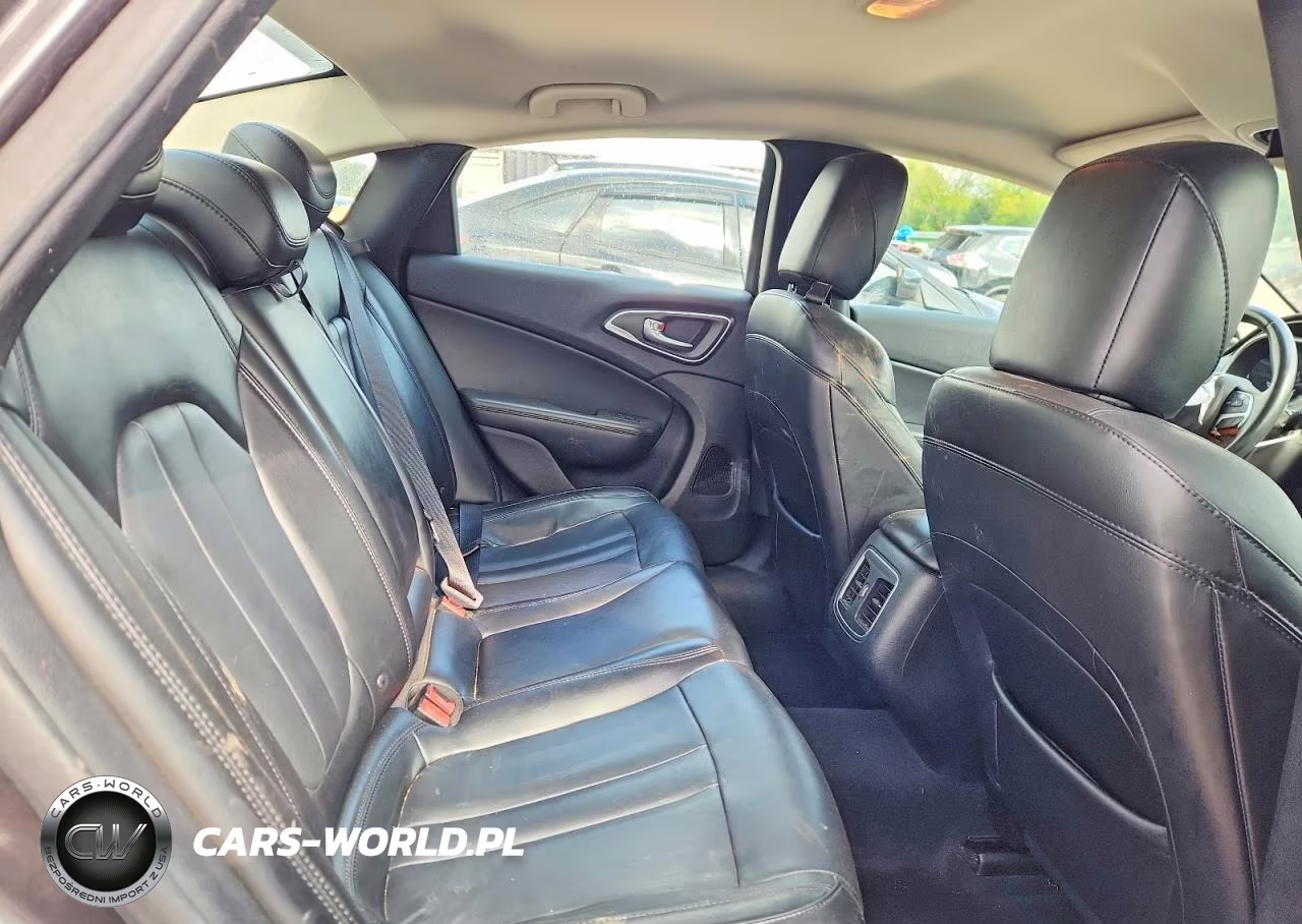 2015 Chrysler 200 C VIN:1C3CCCCB7FN501096 - 10