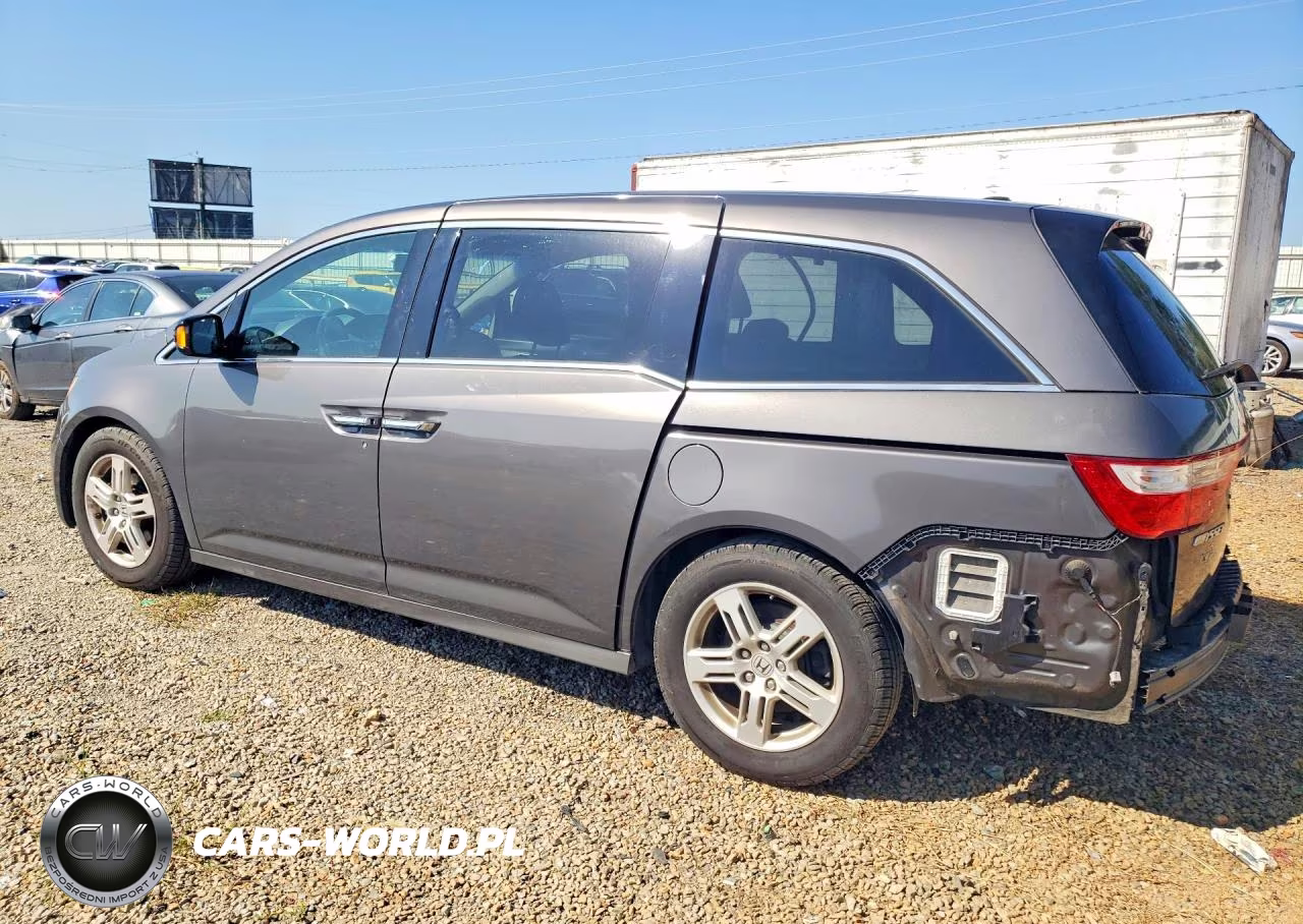 2013 Honda Odyssey Touring VIN:5FNRL5H95DB092048 - 2