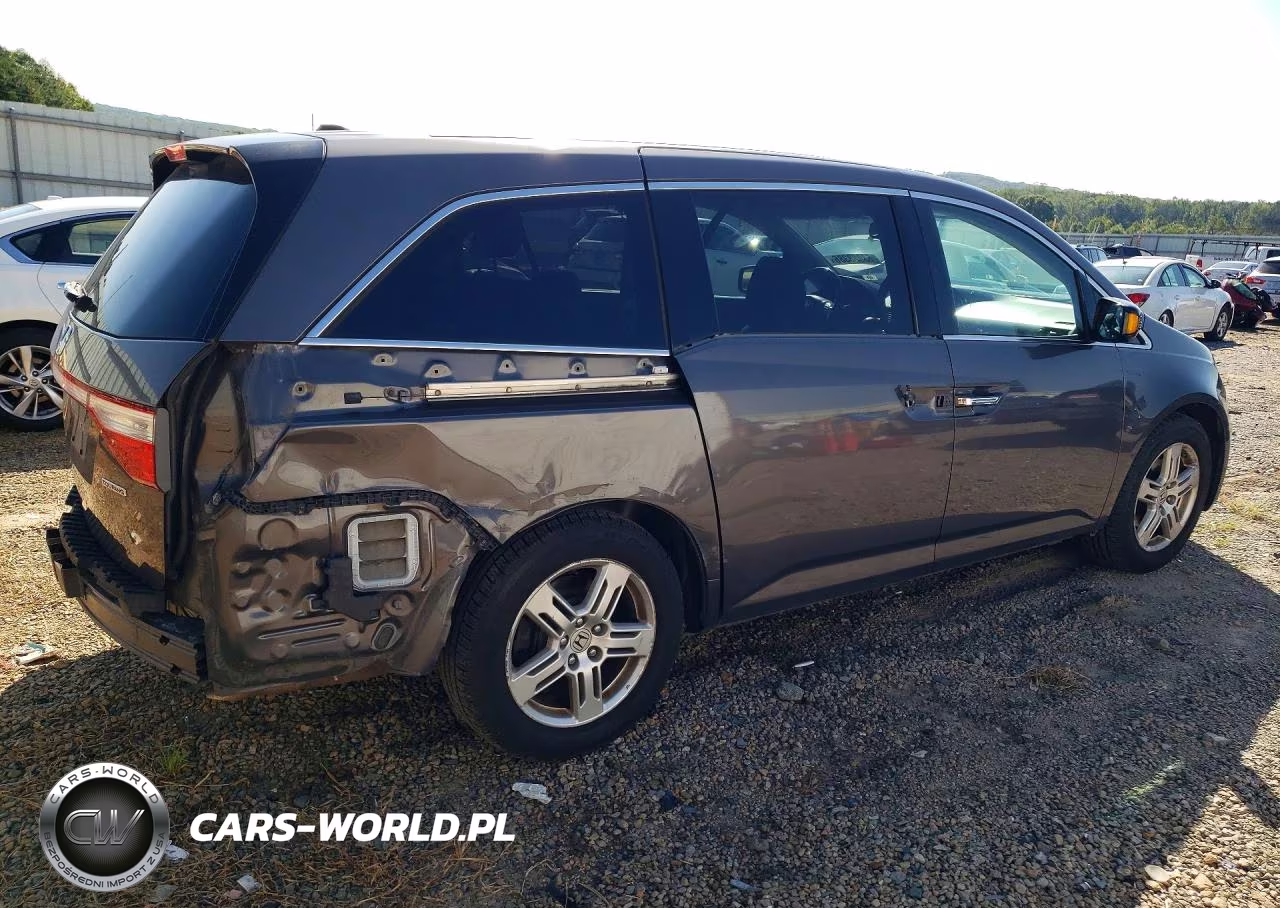 2013 Honda Odyssey Touring VIN:5FNRL5H95DB092048 - 3