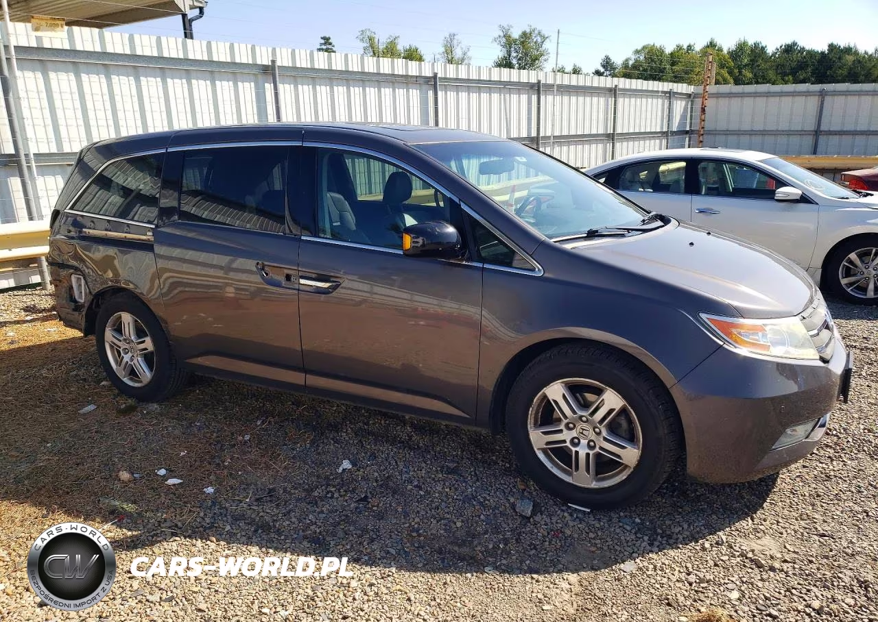 2013 Honda Odyssey Touring VIN:5FNRL5H95DB092048 - 4