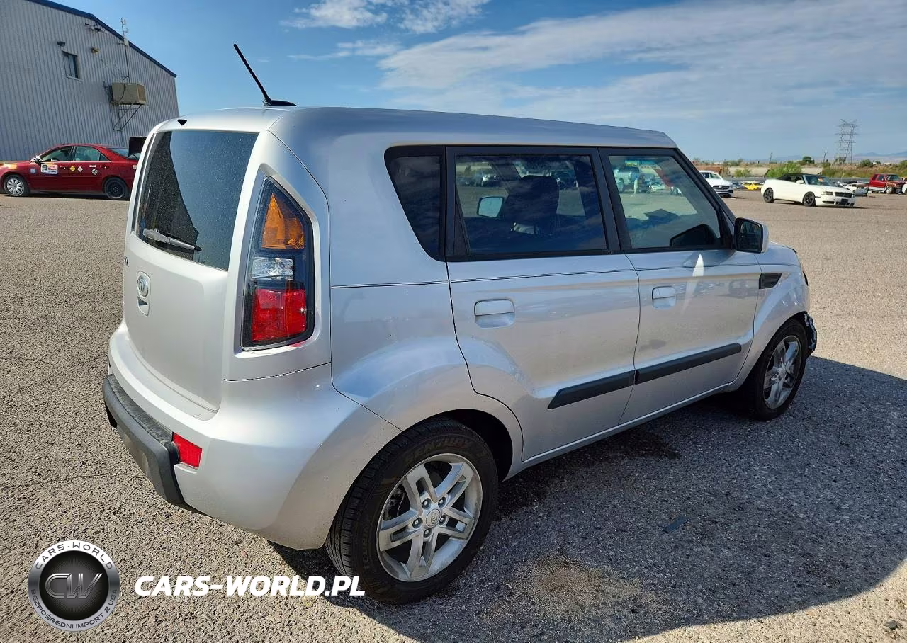 2010 Kia Soul + VIN:KNDJT2A24A7037245 - 3