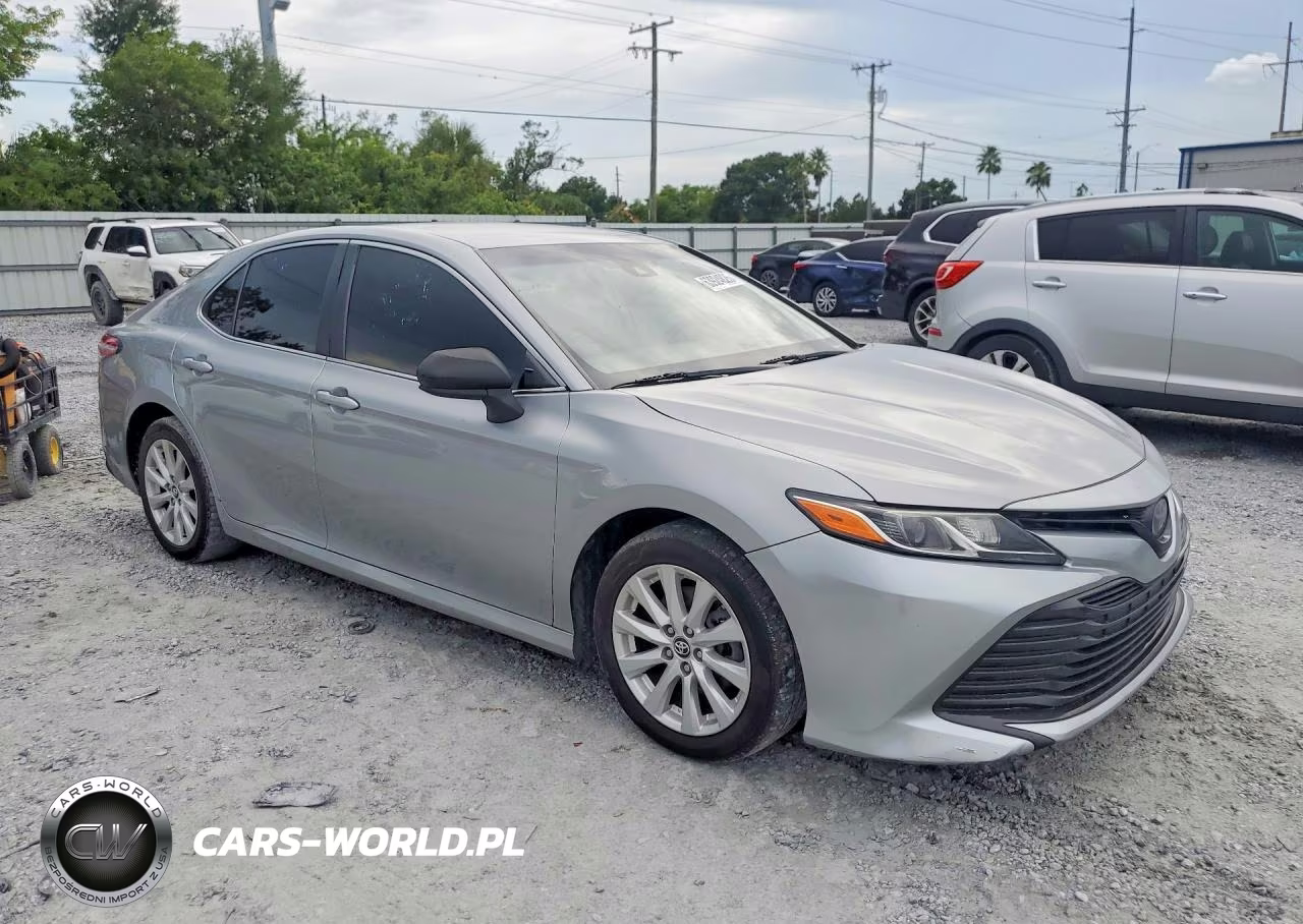 2019 Toyota Camry Le VIN:4T1B11HK9KU245503 - 4