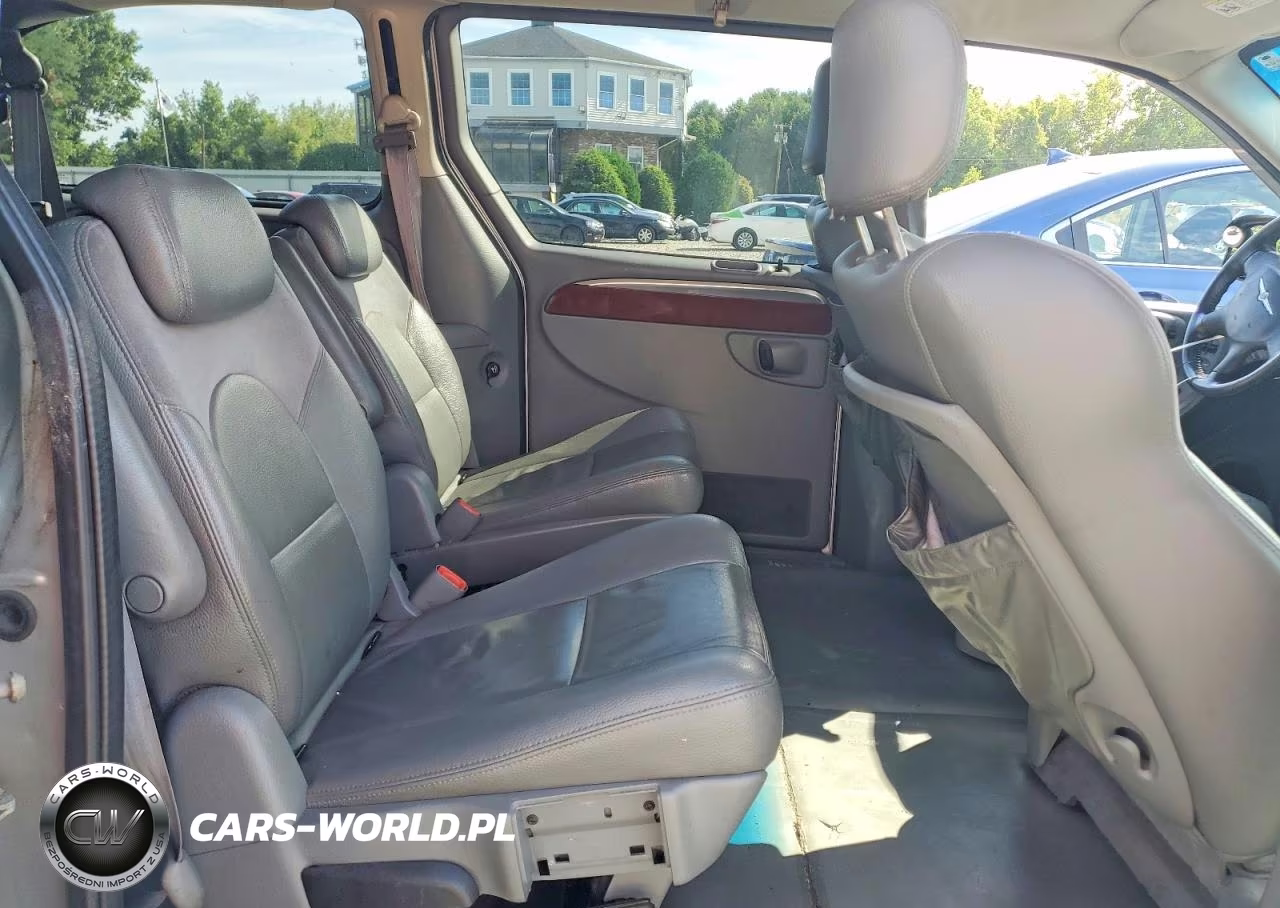 2005 Chrysler Town & Country Limited VIN:2C4GP64L15R233383 - 11