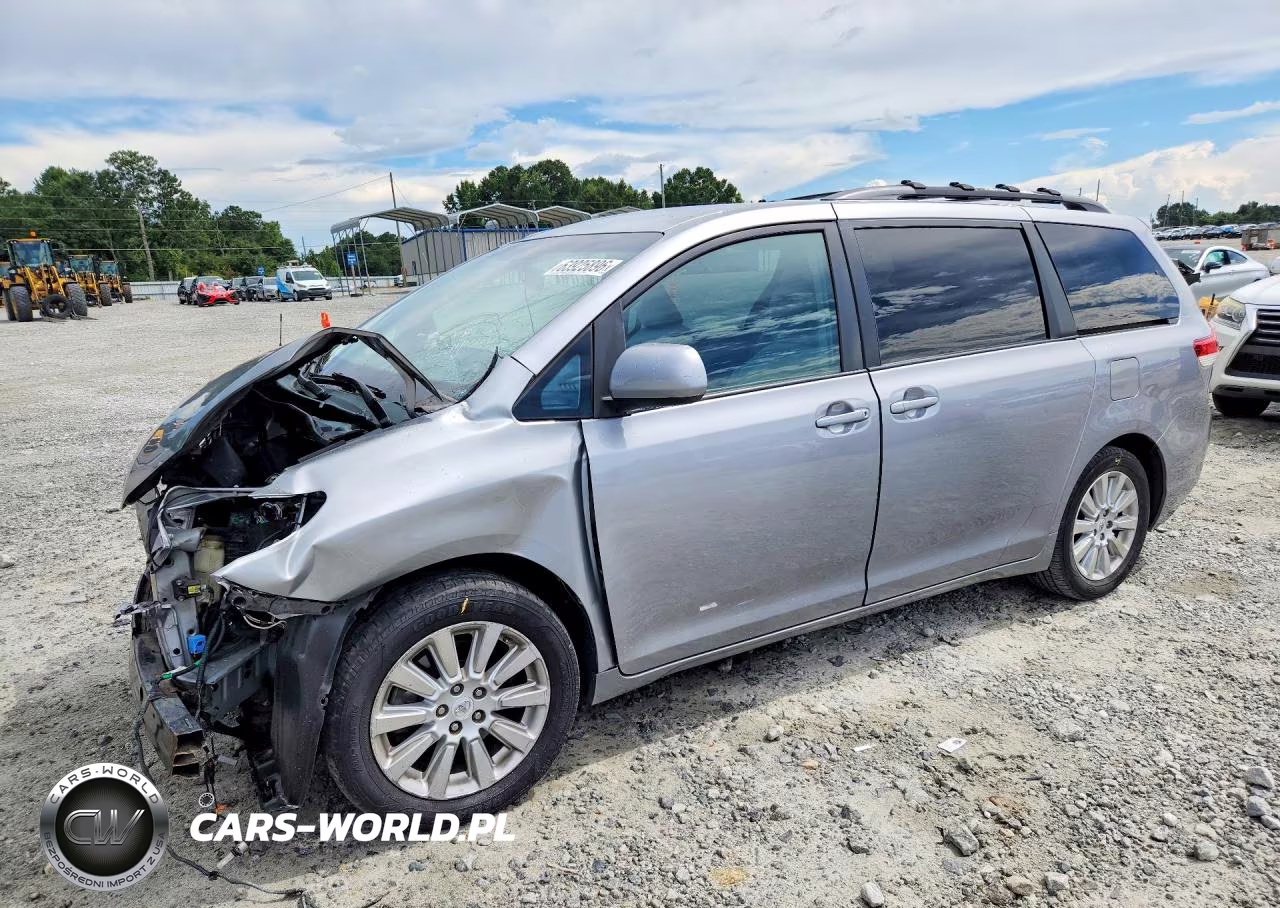 2011 Toyota Sienna Le – zdjęcie 1 z 14