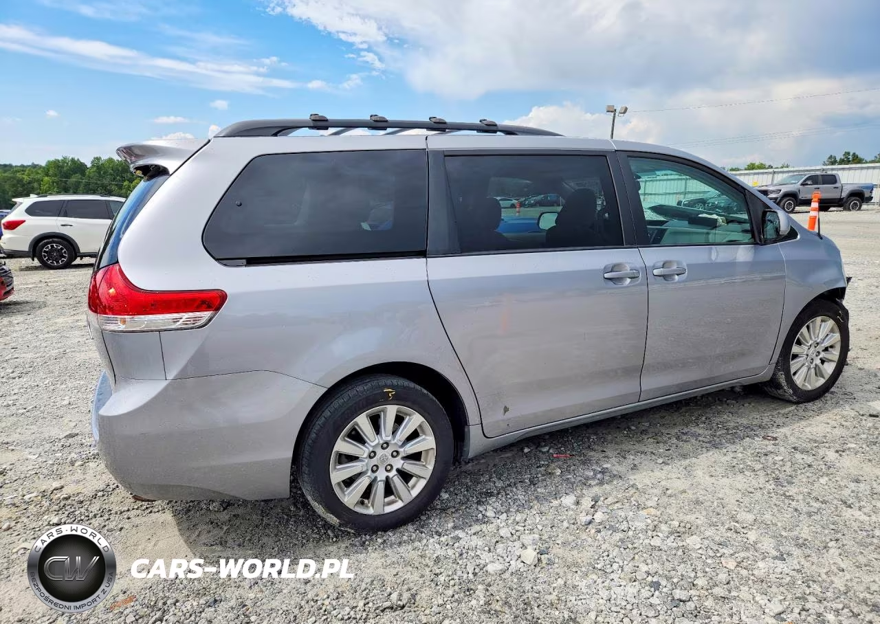 2011 Toyota Sienna Le VIN:5TDJK3DC9BS003967 - 3