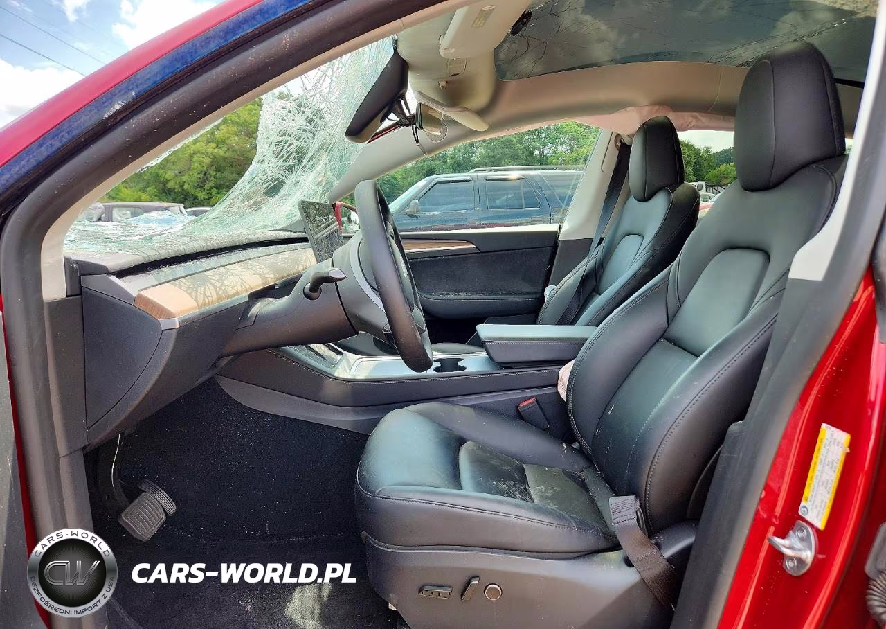 2025 Tesla Model Y VIN:7SAYGDEDXSF318720 - 7
