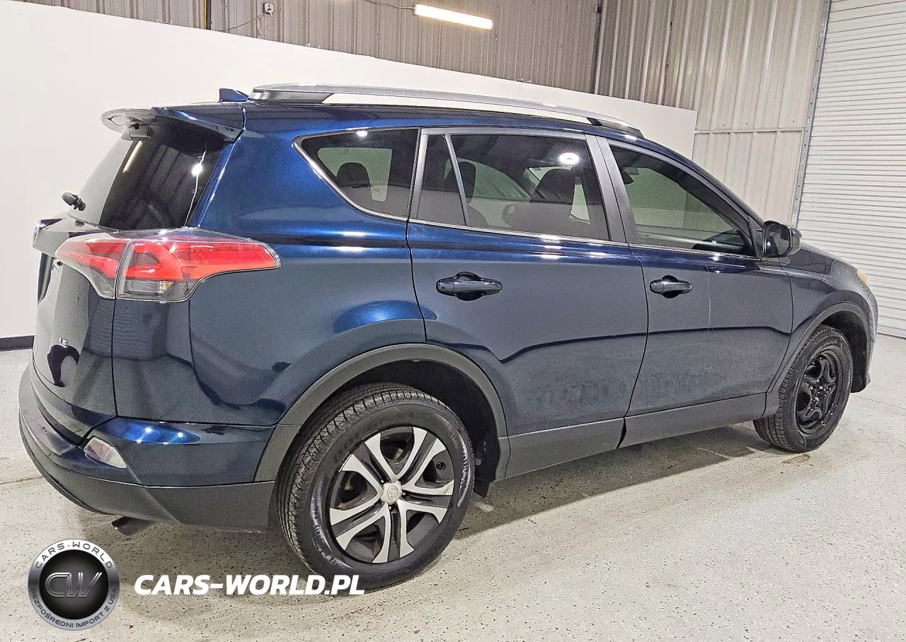 2018 Toyota Rav4 Le VIN:2T3ZFREV5JW469919 - 3