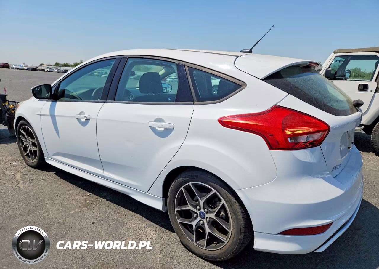2015 Ford Focus Se VIN:1FADP3K2XFL222054 - 2