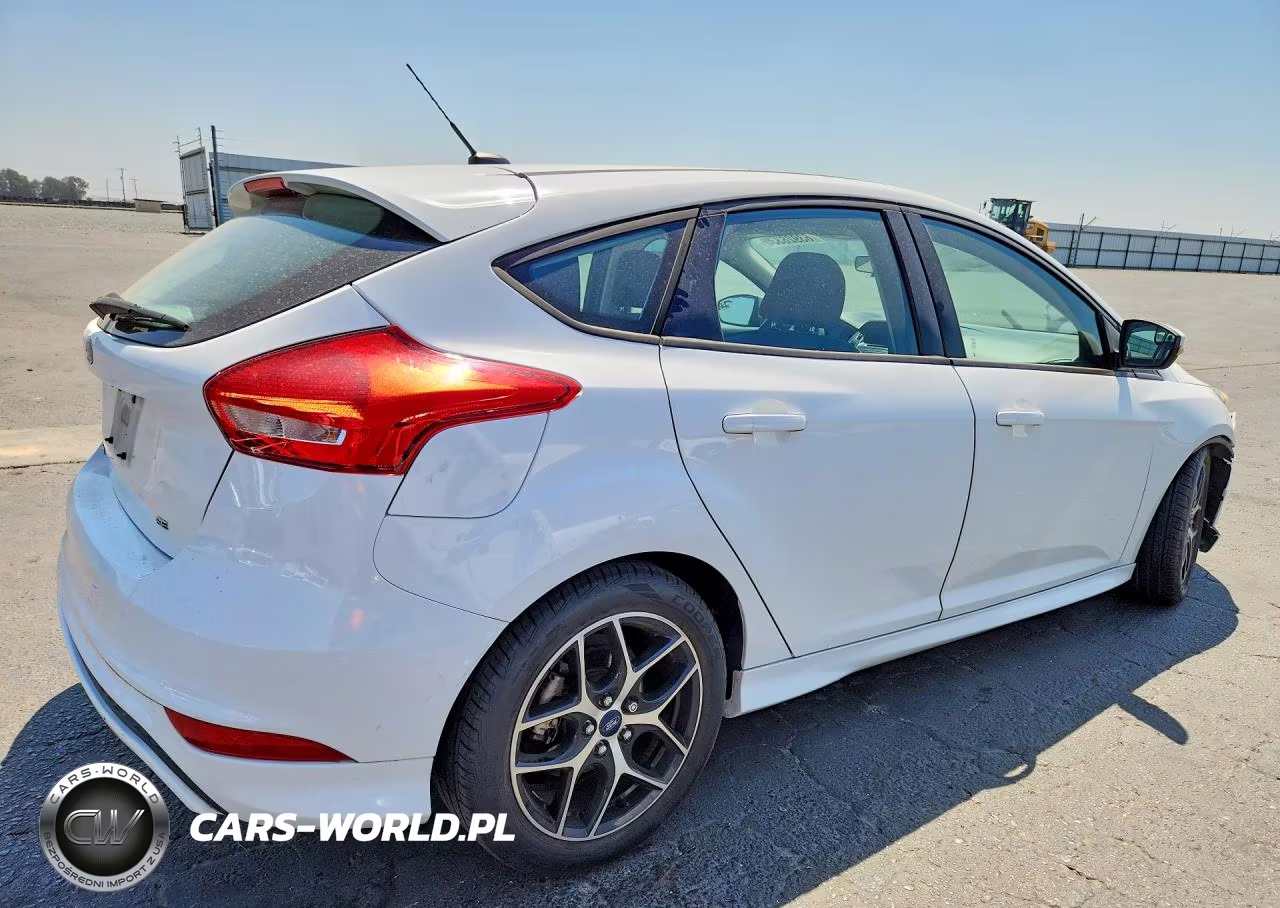 2015 Ford Focus Se VIN:1FADP3K2XFL222054 - 3