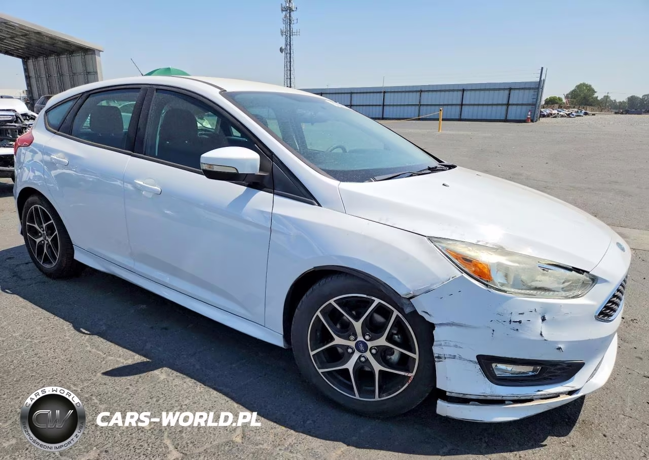 2015 Ford Focus Se VIN:1FADP3K2XFL222054 - 4