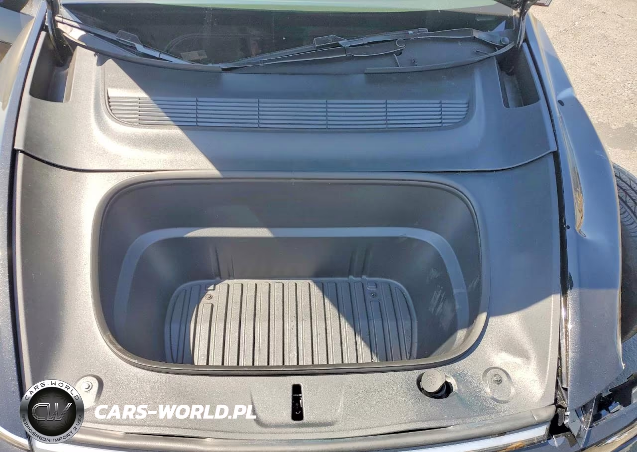 2026 Tesla Model Y VIN:7SAYGAEE9TF600940 - 12