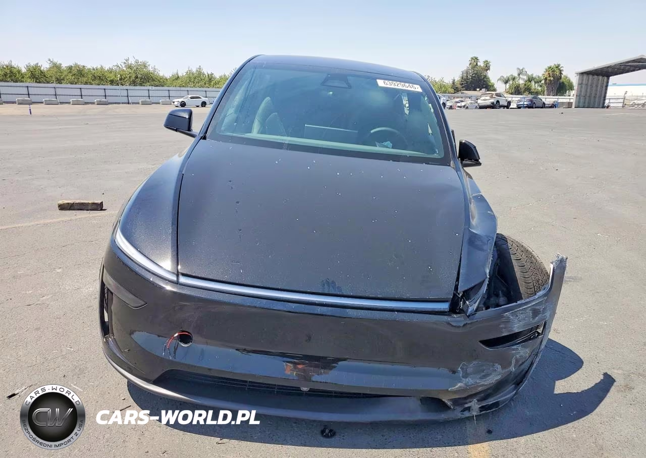 2026 Tesla Model Y VIN:7SAYGAEE9TF600940 - 5