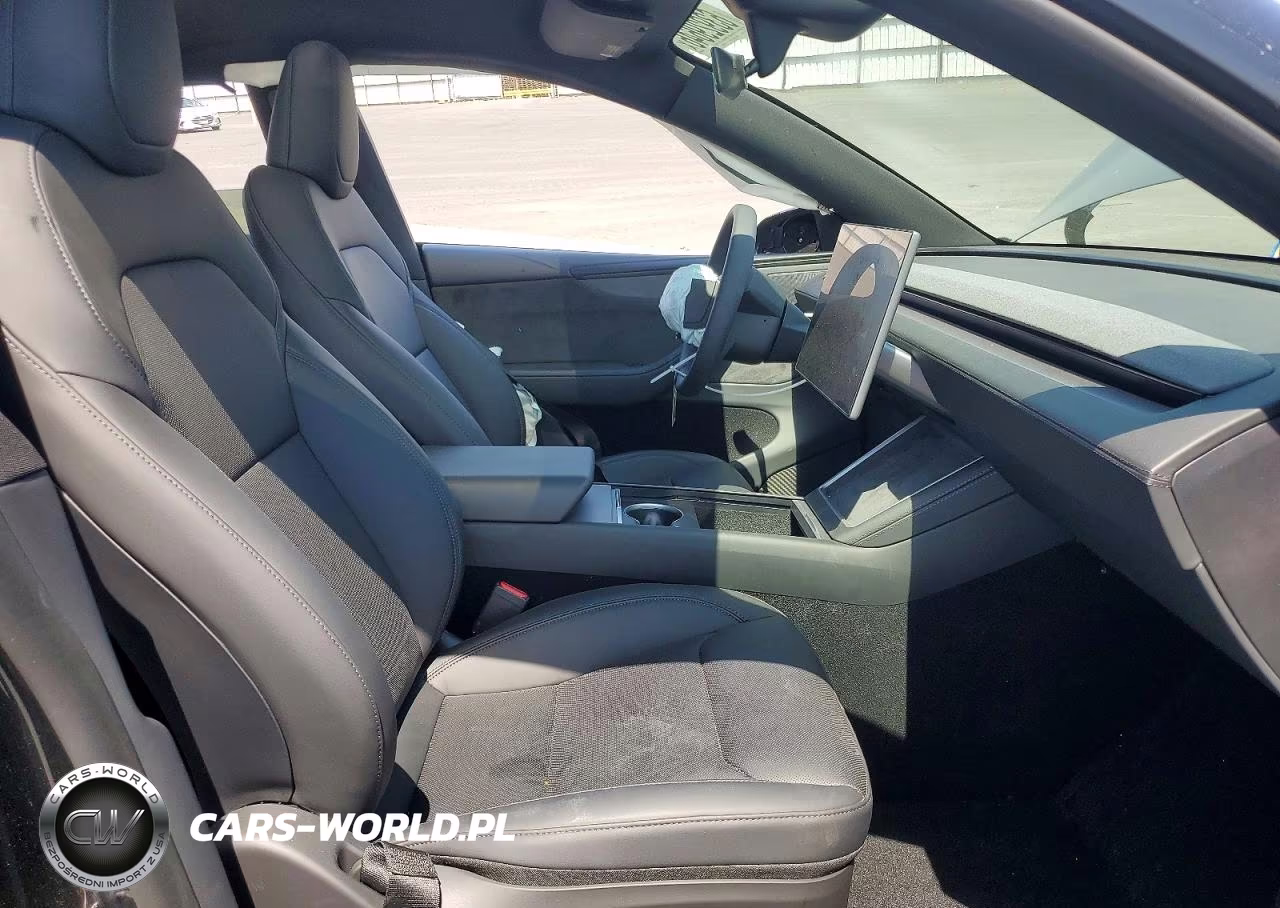 2026 Tesla Model Y VIN:7SAYGAEE9TF600940 - 7