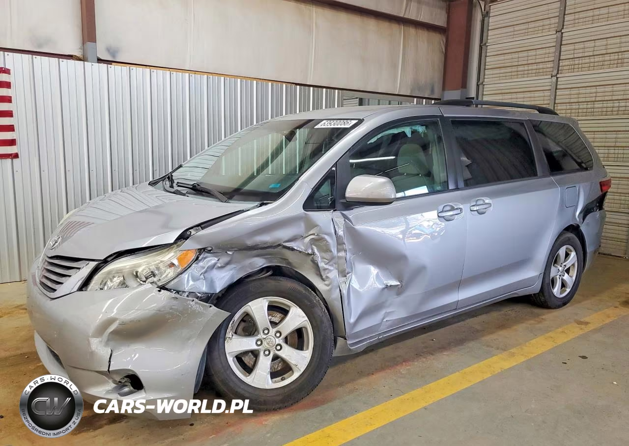 2015 Toyota Sienna Le – zdjęcie 1 z 13