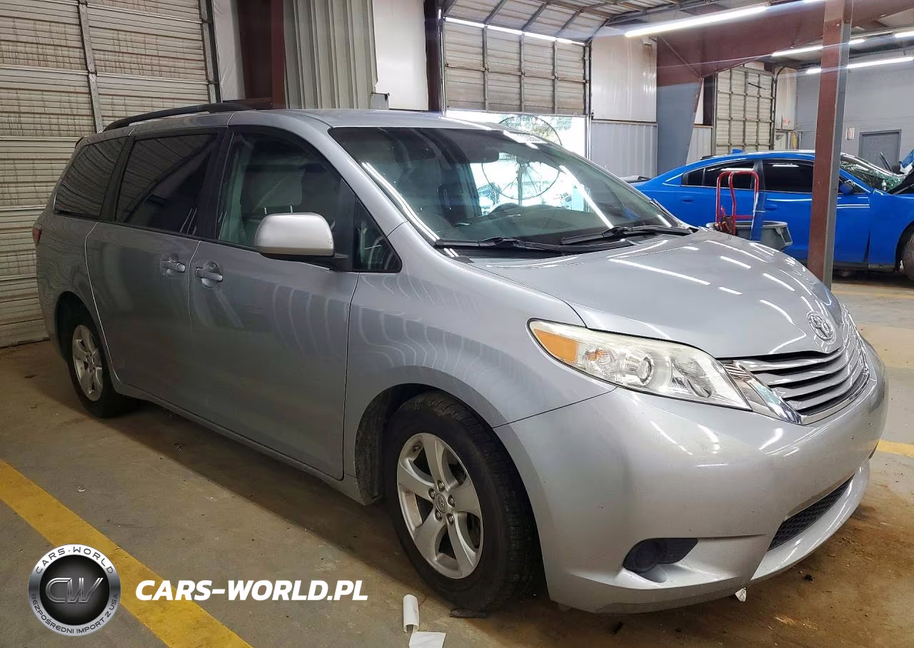 2015 Toyota Sienna Le VIN:5TDKK3DC6FS588212 - 4