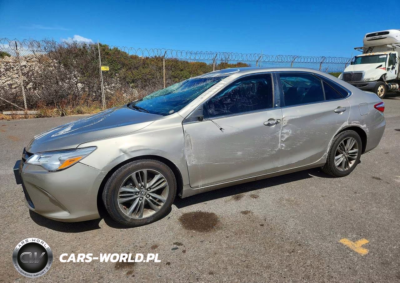 2015 Toyota Camry Le – zdjęcie 1 z 12