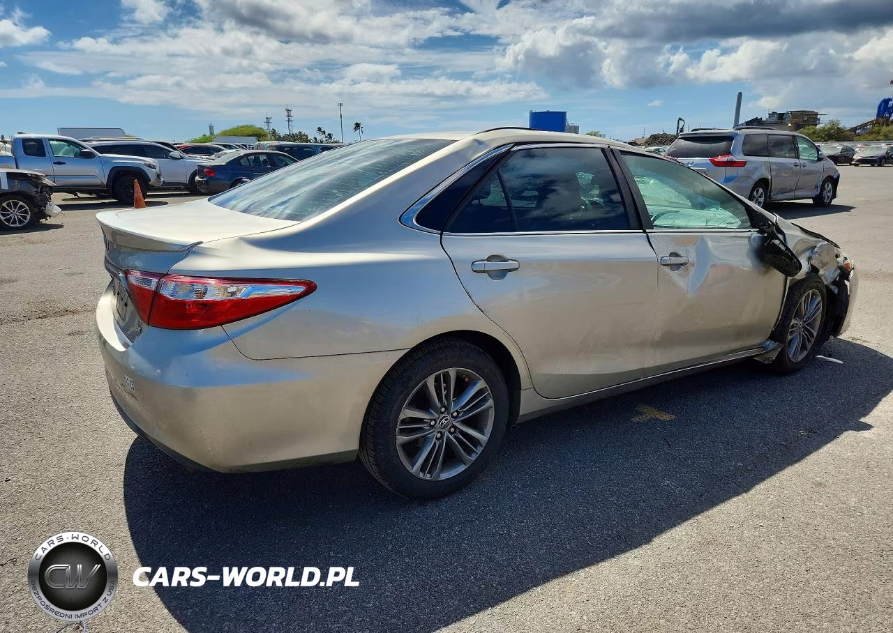2015 Toyota Camry Le VIN:4T1BF1FK8FU473924 - 3