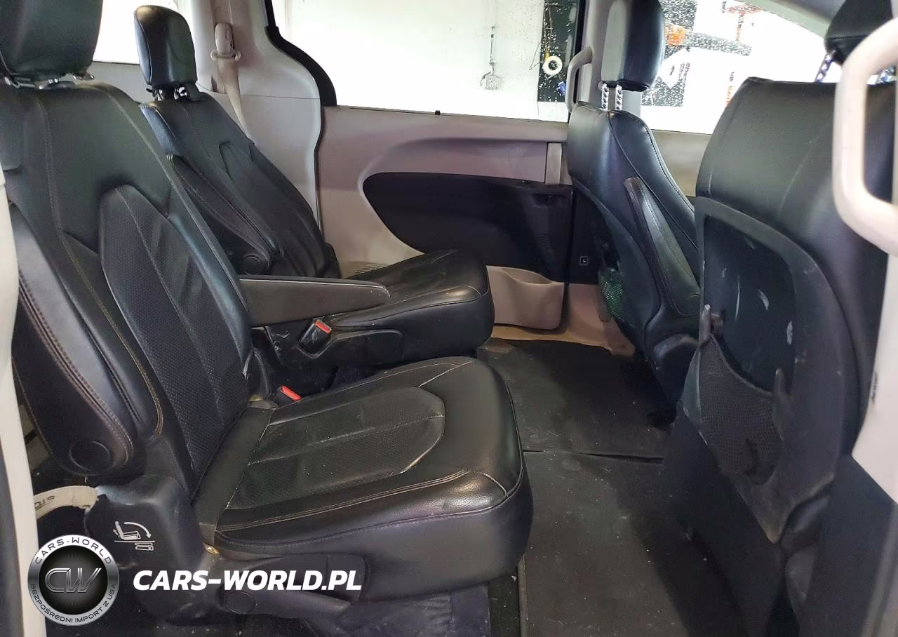 2019 Chrysler Pacifica Touring L VIN:2C4RC1BG8KR539733 - 10