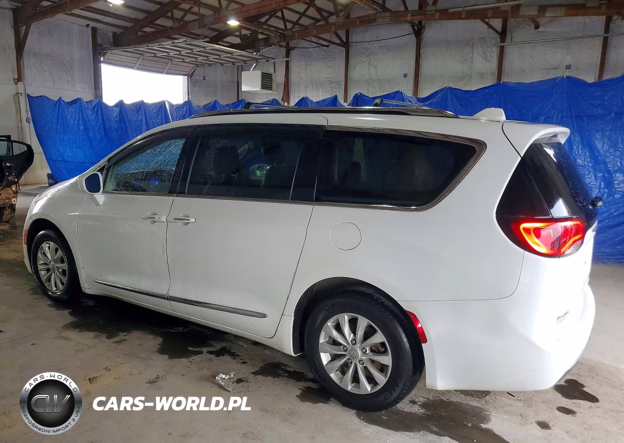 2019 Chrysler Pacifica Touring L VIN:2C4RC1BG8KR539733 - 2