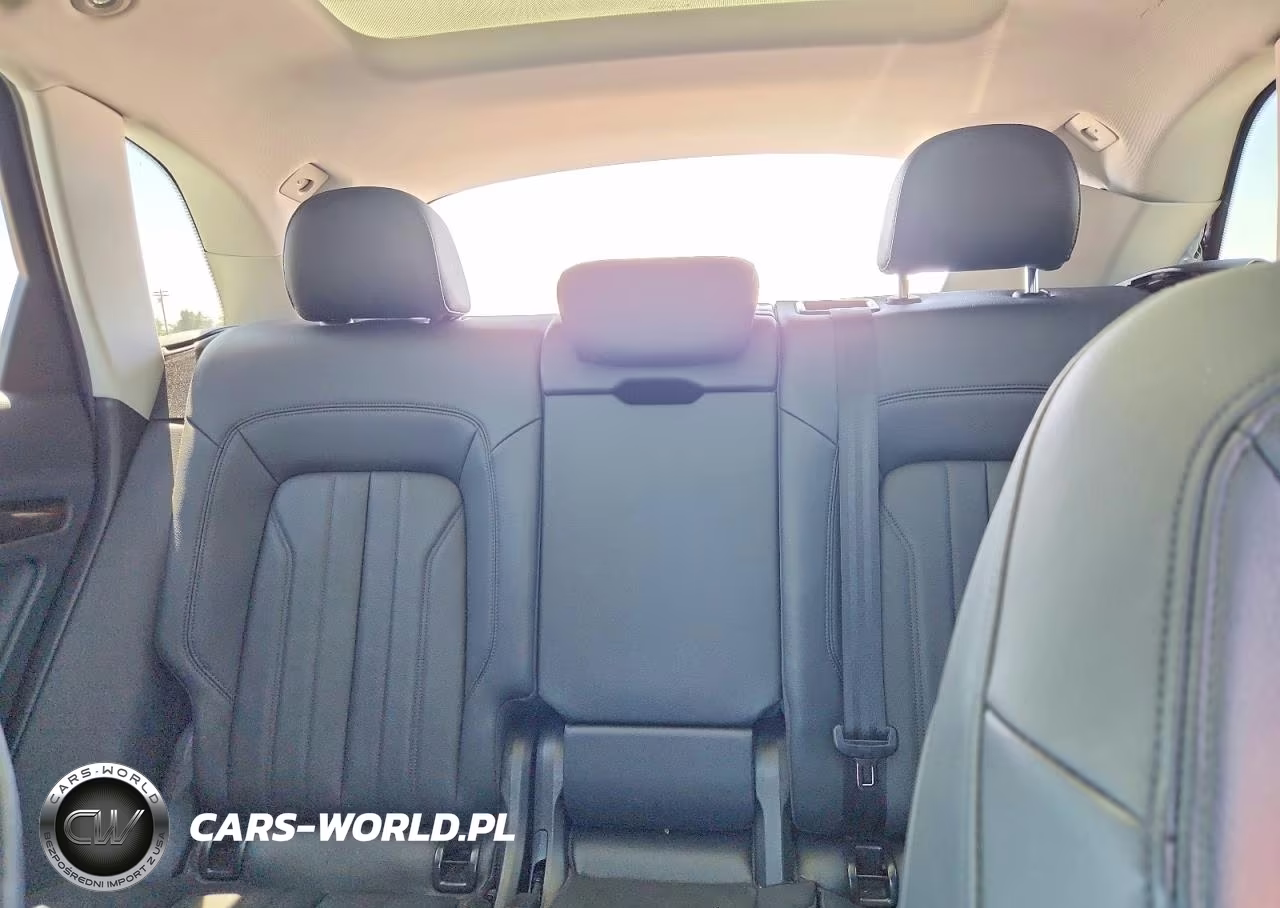 2019 Audi Q5 Premium VIN:WA1ANAFY4K2063614 - 10