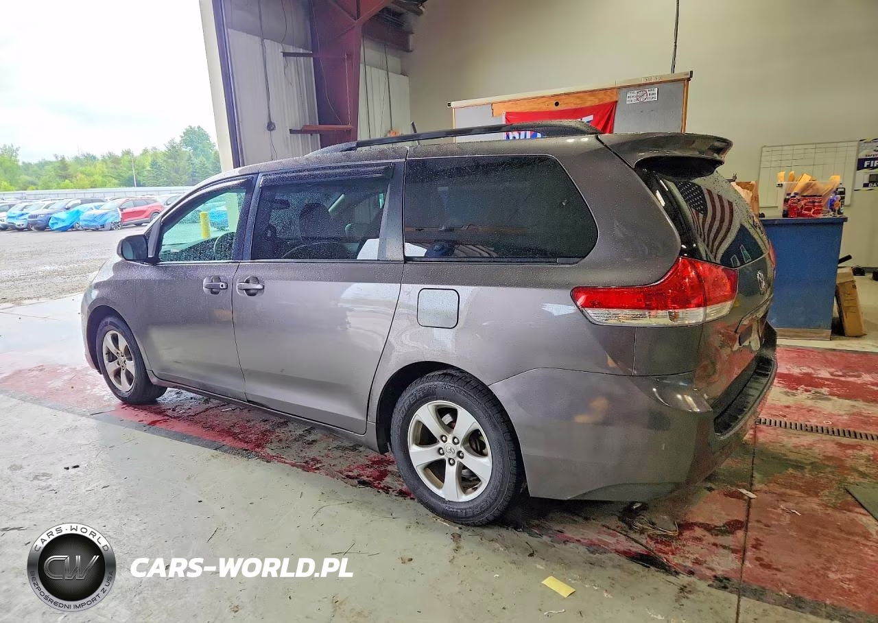 2011 Toyota Sienna Le V6 VIN:5TDKK3DC7BS060656 - 2