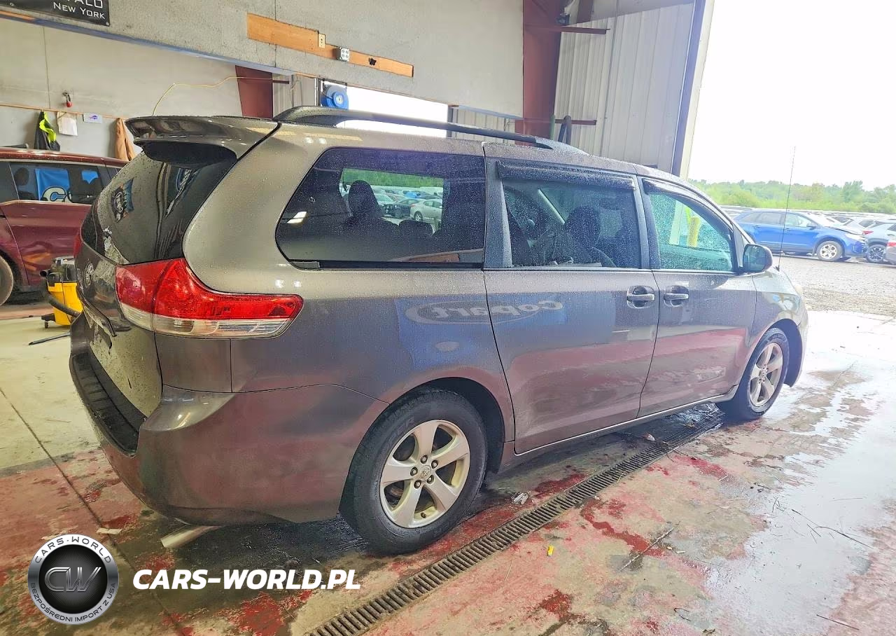2011 Toyota Sienna Le V6 VIN:5TDKK3DC7BS060656 - 3
