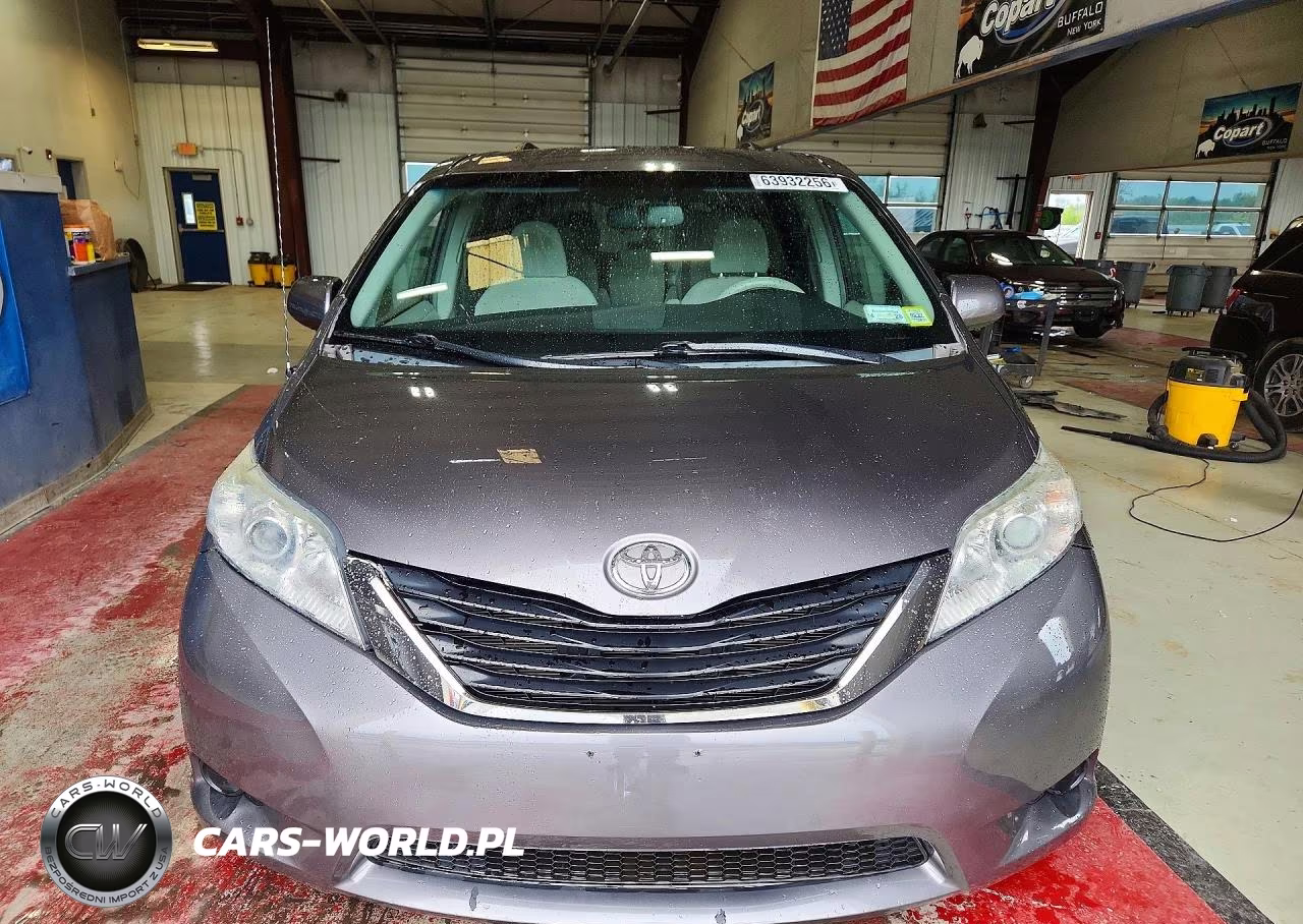 2011 Toyota Sienna Le V6 VIN:5TDKK3DC7BS060656 - 5