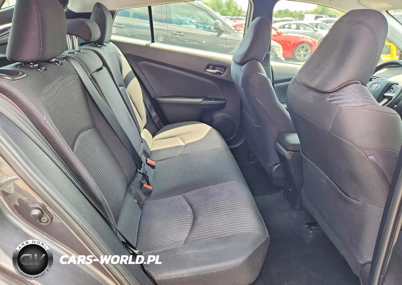 2018 Toyota Prius Three VIN:JTDKARFU9J3548115 - 10