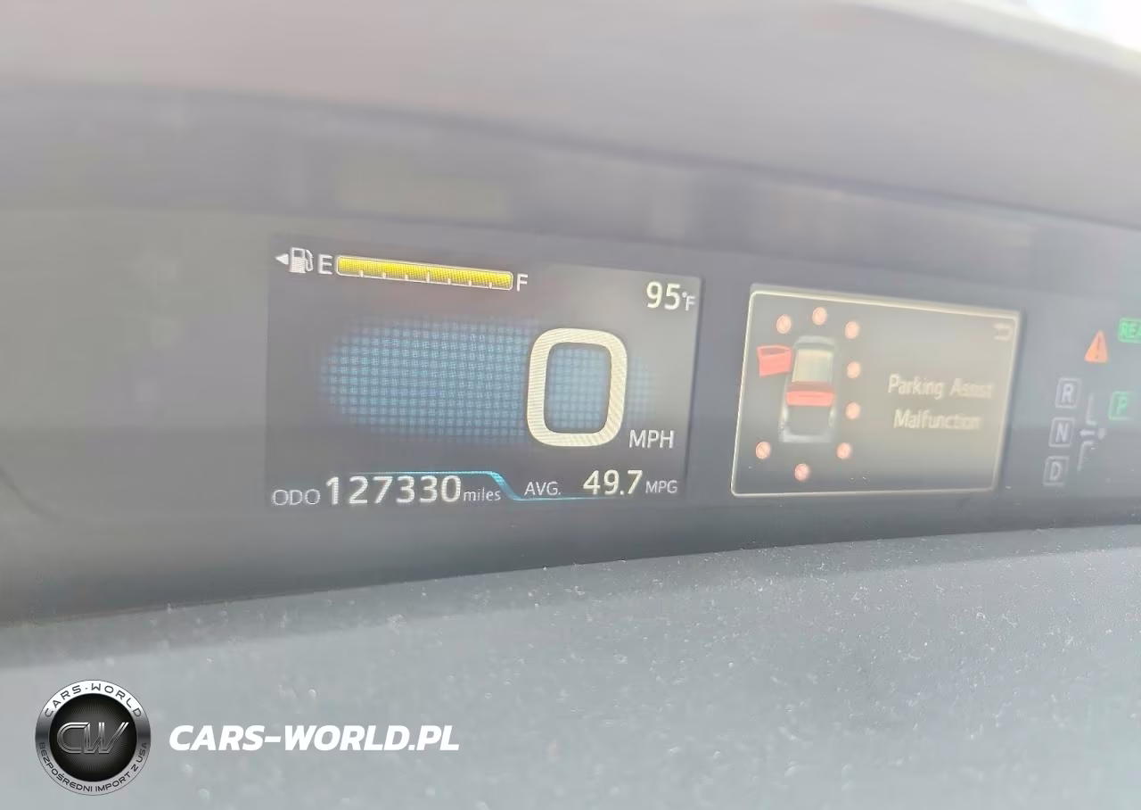 2018 Toyota Prius Three VIN:JTDKARFU9J3548115 - 9