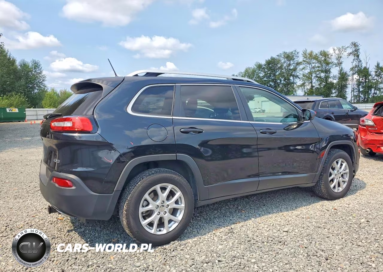 2016 Jeep Cherokee Latitude VIN:1C4PJMCS5GW244251 - 3