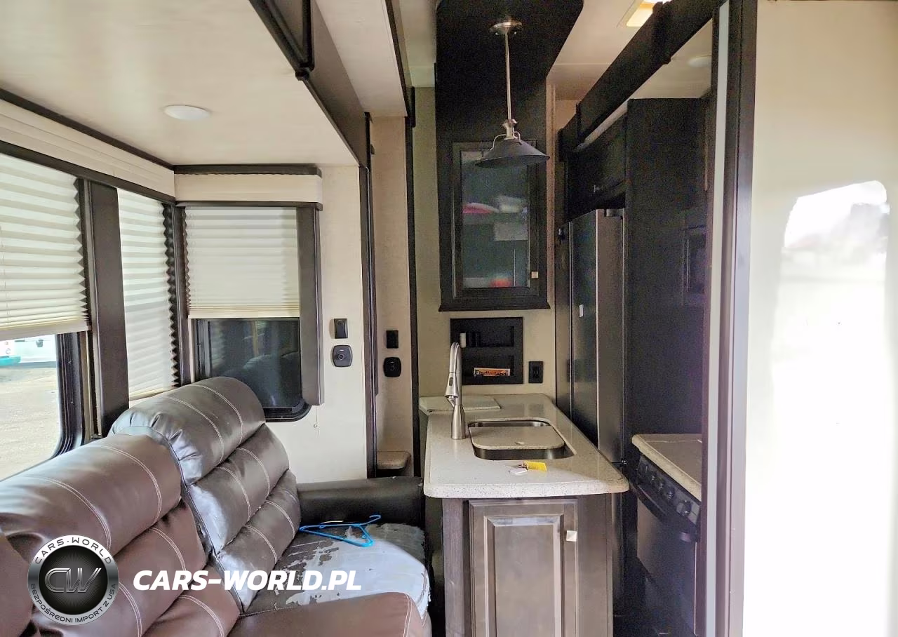 2017 Heartland Road Warrior Camper VIN:5SFCG3928HE331032 - 6