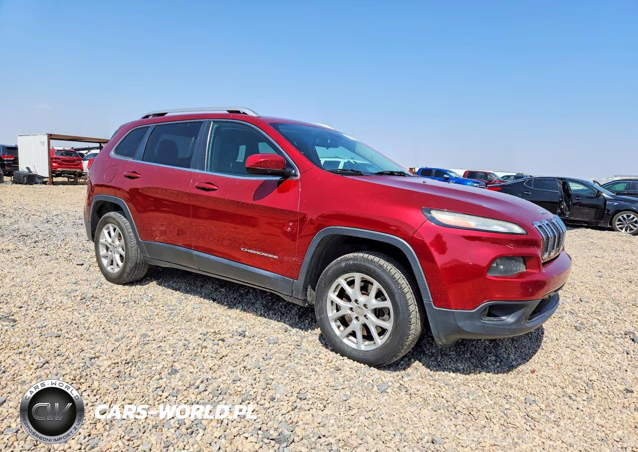 2015 Jeep Cherokee Latitude VIN:1C4PJLCB2FW643093 - 4