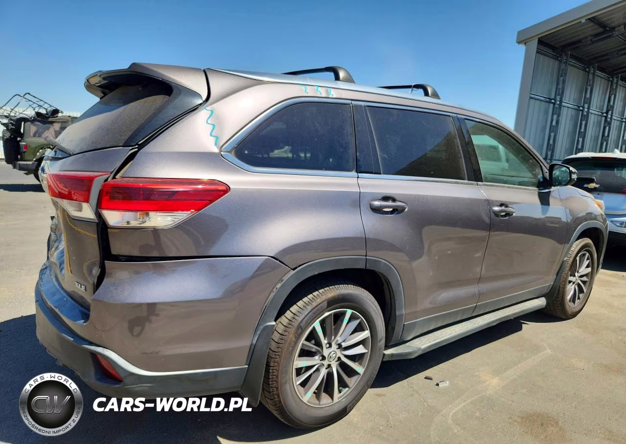 2019 Toyota Highlander Xle VIN:5TDKZRFH8KS315323 - 3