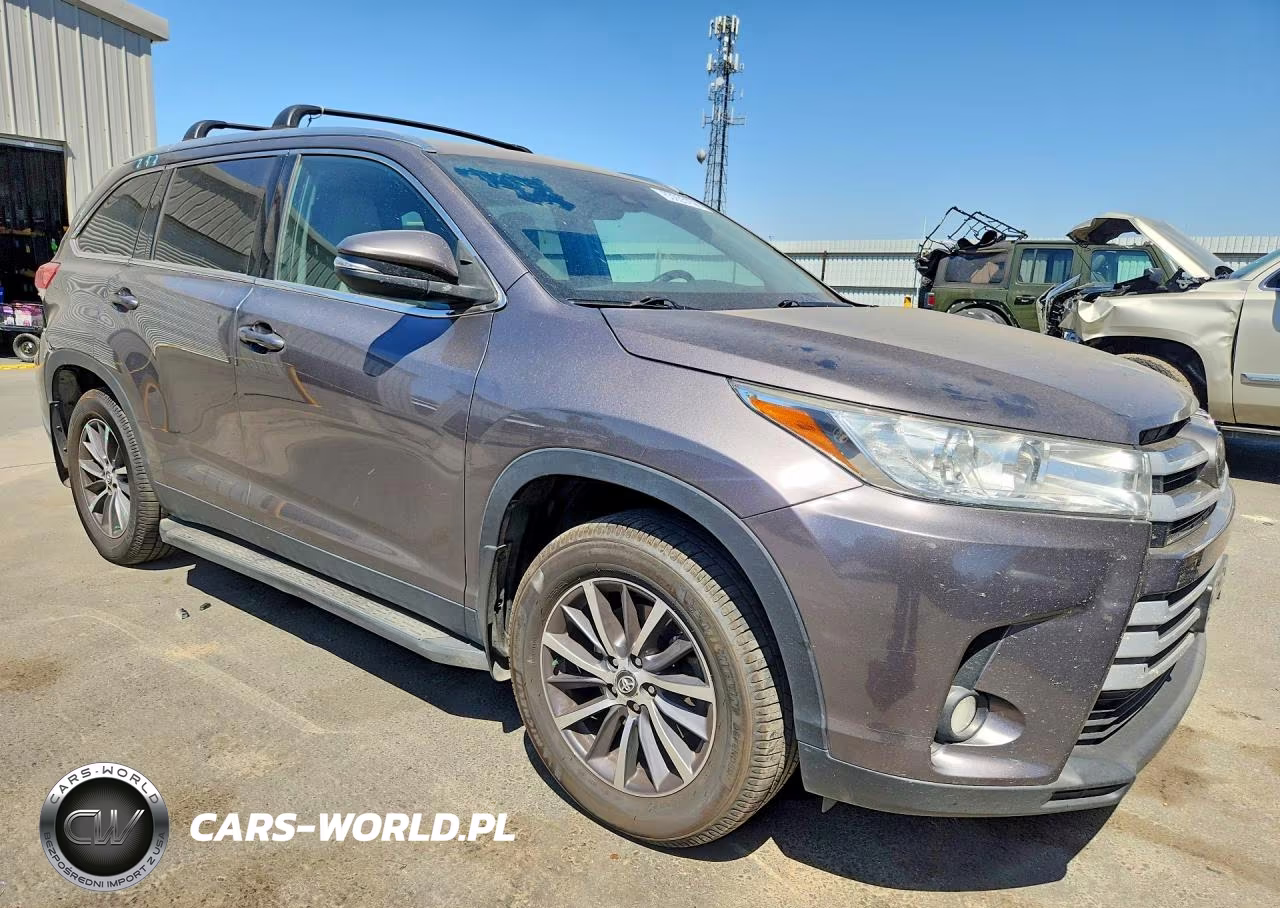 2019 Toyota Highlander Xle VIN:5TDKZRFH8KS315323 - 4